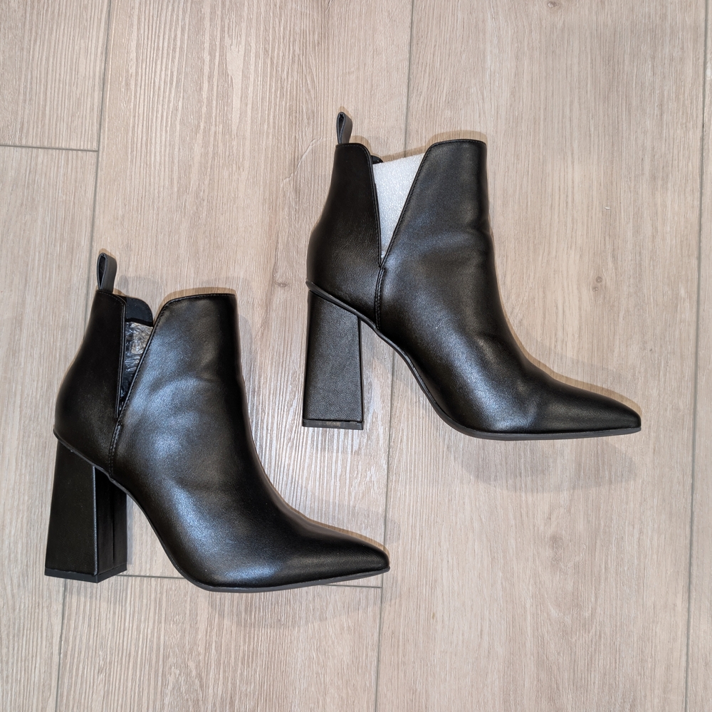 NIB Journee Collection Neima Cutout Ankle Boots - Picture 6 of 10